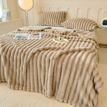 Charger l'image dans la galerie, CloudSoft™ Ultra-Plush Warm & Cozy Fur Blanket