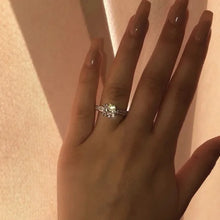 Charger l'image dans la galerie, Amoréa-“Ensemble de Bagues de Mariage de Luxe pour Femmes – Couleur Argent, Orné de Zircons Blancs Étincelants.”