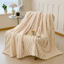 Charger l'image dans la galerie, CloudSoft™ Ultra-Plush Warm &amp; Cozy Fur Blanket
