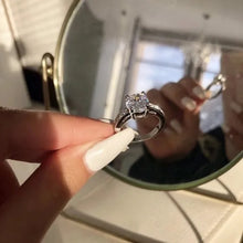 Charger l'image dans la galerie, Amoréa-“Ensemble de Bagues de Mariage de Luxe pour Femmes – Couleur Argent, Orné de Zircons Blancs Étincelants.”
